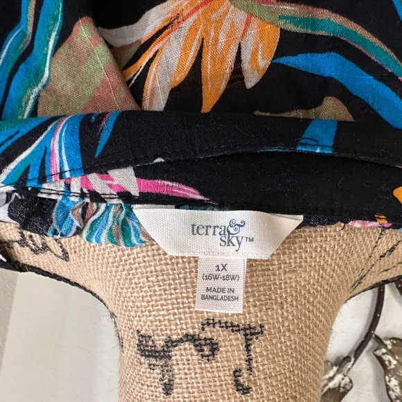 Terra & Sky Black Floral Blouse – Size 1X - Picture 5 of 5